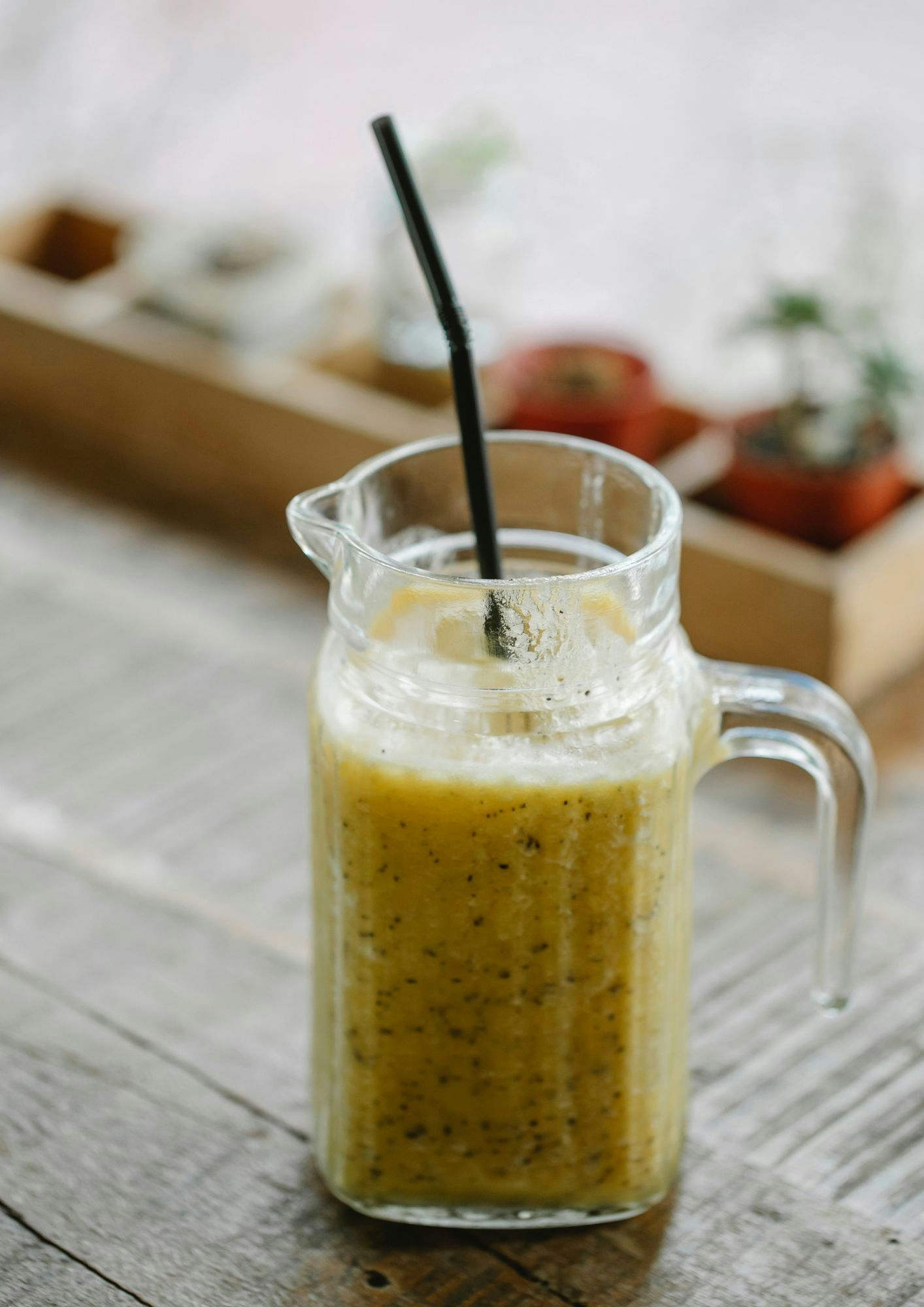 Banana, Chia Seeds & Almond Butter Pre-Workout Smoothie